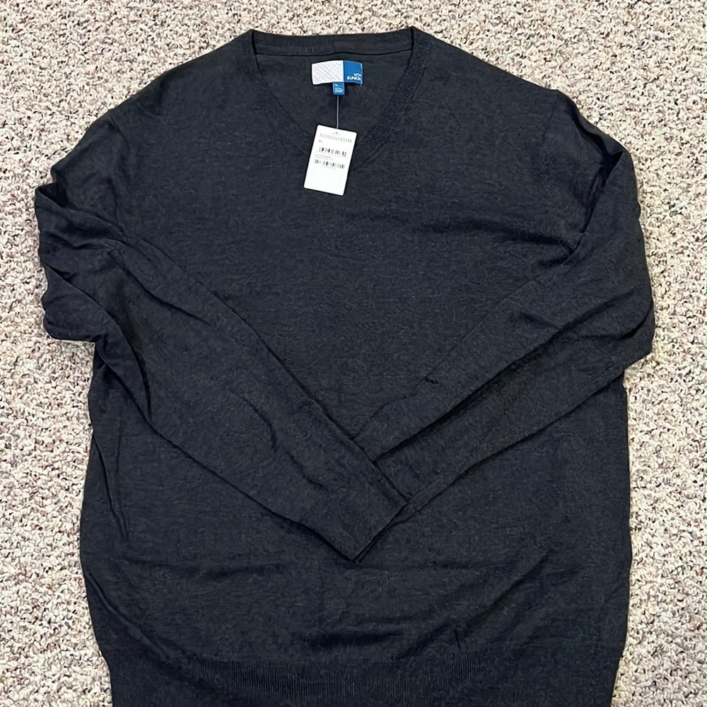 14th & Union vneck sweater